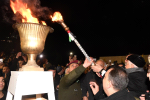 الرئيس يوقد شعلة الانطلاقة الـ52 لحركة "فتح" والثورة الفلسطينية