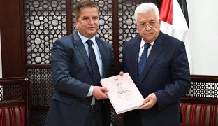 الرئيس يتسلم التقرير السنوي لوزارة الصحة