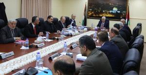 الرئيس لدى ترؤسه اجتماع مجلس الوزراء: إنجاز حقوقنا ليس هدفا سهلا أو قريبا لكنه ليس مستحيلا