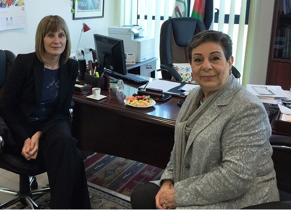 عشراوي تلتقي ممثلة النرويج لدى فلسطين