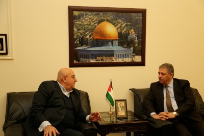 السفير دبور يستقبل العميد حمدان