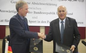 الرجوب يوقع مع ممثل ألمانيا أول اتفاقية تعاون في المجال الرياضي