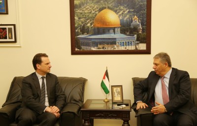 دبور يستقبل مفوض عام الانروا كراهنيبول