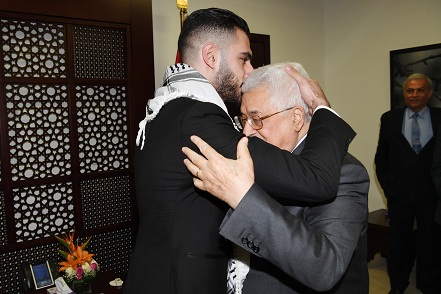 الرئيس يستقبل الفنان شاهين: شبابنا قادرون على الإبداع رغم الاحتلال