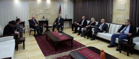 الحمد الله يوقع مذكرة تفاهم مع اللجنة الدولية للصليب الأحمر لتوسيع مهامها