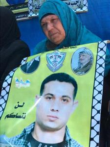 أم الأسير شمالي: أرفض أن يكسر ابني الإضراب منفردا