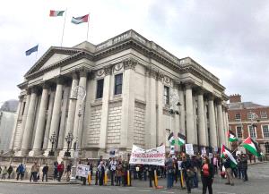 إيرلندا.. تضامن برفع العلم