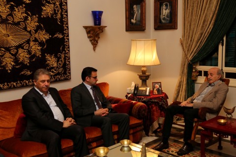 وفد فلسطيني يطلع جنبلاط على اخر المستجدات