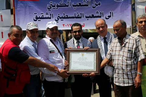 دولة الكويت يقدم 5000 سلة غذائية لابناء شعبنا في لبنان