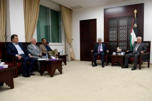 الرئيس يؤكد ضرورة التحرك الفوري لتطبيق اتفاق توحيد الحركة العمالية الفلسطينية