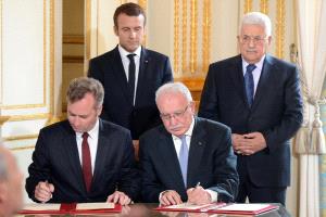 بحضور الرئيسين عباس وماكرون: المالكي ونظيره الفرنسي يوقعان اتفاقية في مجال التعاون الثقافي