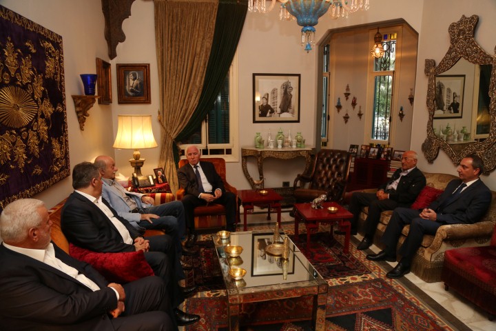 الاحمد يطلع جنبلاط على اخر المستجدات في الاراضي الفلسطينية