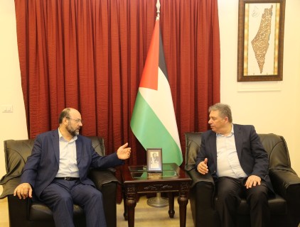 دبور يلتقي ممثل حماس في لبنان