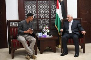 الرئيس يستقبل الشاب فراس أبو عواد