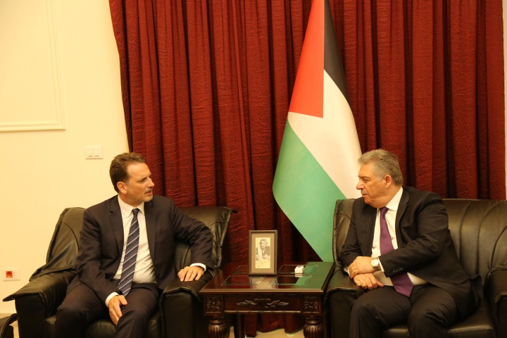 دبور يلتقي المفوض العام للاونروا