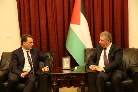 دبور يلتقي المفوض العام للاونروا