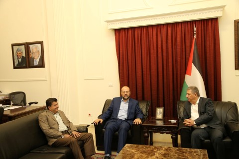 السفير دبور يستقبل ممثل حماس في لبنان