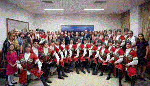 الرئيس يستقبل الفرقة الداغستانية الشعبية