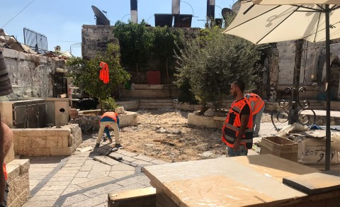 الاحتلال يجري حفريات وأعمال إنشائية داخل "باب العامود"