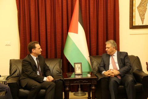 دبور يستقبل المفوض العام للاونروا