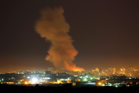 الطيران الحربي يشن أكثر من 10 غارات على مواقع وأهداف في غزة