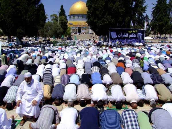 القدس: آلاف المصلين يصدحون "هيّة هيّة هيّة القدس عربية"