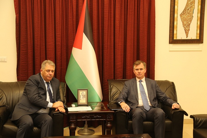 دبور يستقبل السفير البريطاني في لبنان