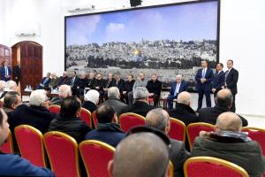 الرئيس يستقبل المعزين بوفاة المناضل غسان الشكعة