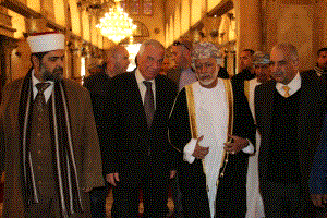 وزير الخارجية العماني يختتم زيارته لفلسطين بالصلاة في"الأقصى" وزيارة "القيامة" ويطلع على ممارسات الا