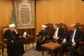 المفتي العام للقدس والديار المقدسه يزور رئيس المجلس الاسلامي الشيعي الاعلى قبلان