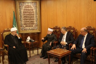 المفتي العام للقدس والديار المقدسه يزور رئيس المجلس الاسلامي الشيعي الاعلى قبلان