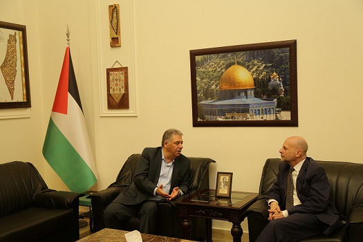 دبور يلتقي مدير عام الاونروا في لبنان