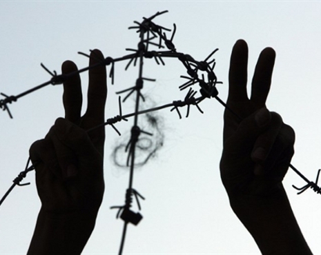 الأسرى يتعرضون للضرب المبرح والتنكيل الوحشي خلال اعتقالهم