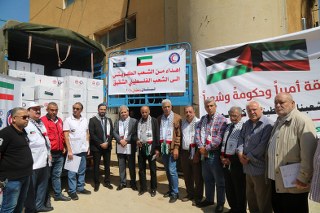 جمعية الهلال الاحمر الكويتي تقدم مساعدات غذائية للاجئين الفلسطينيين في لبنان  بيروت 10-5-2018  قدمت 