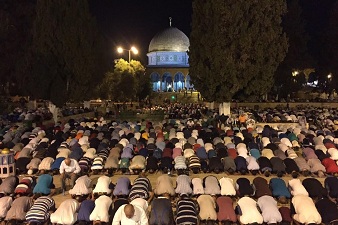 60 ألف مصل يؤدون التراويح والفجر في "الأقصى" واستعدادات واسعة للجمعة الأولى