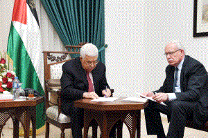 الرئيس يوقع على انضمام دولة فلسطين إلى 7 اتفاقيات ومعاهدات دولية