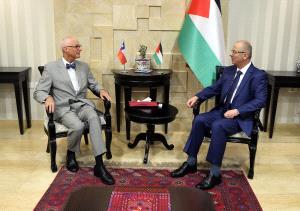 الحمد الله يستقبل السفير التشيلي لمناسبة انتهاء مهامه الرسمية