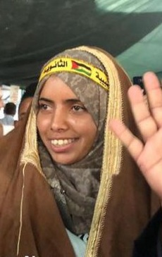 الرئيس يهاتف الأسيرة المحررة سارة أبو داهوك