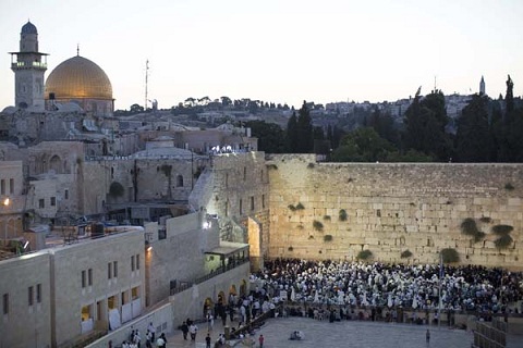 انهيار حجر من سور المسجد الأقصى الغربي وتحذيرات من تداعياته