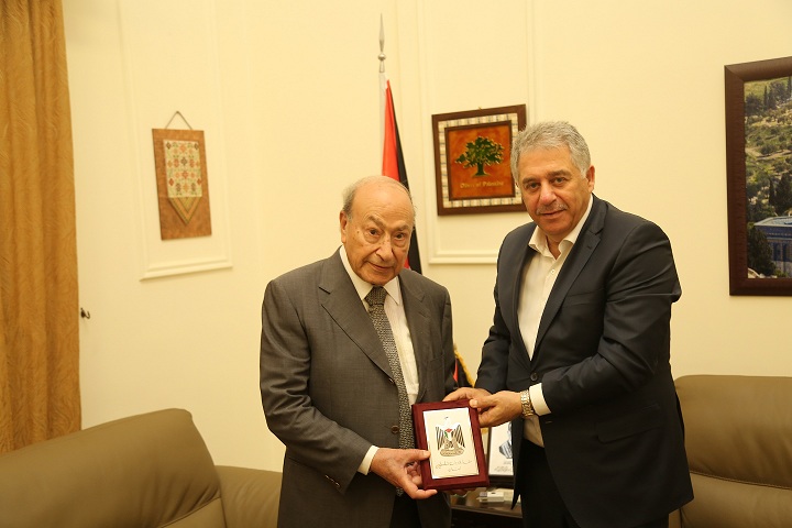 دبور يكرم الدكتور زهير العلمي