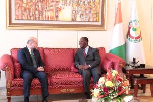 الهباش يسلم رسالة من الرئيس محمود عباس لرئيس ساحل العاج