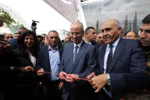 الحمد الله خلال افتتاحه مهرجان العنب بالخليل: لن نقايض الثوابت الوطنية بالمال