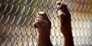 الأسير طقاطقة يتنسم الحرية بعد 11 عاما في سجون الاحتلال