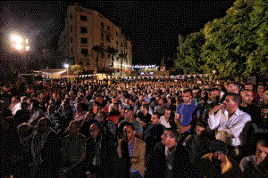 جماهير جنين تشارك بوقفة دعم ومساندة للرئيس