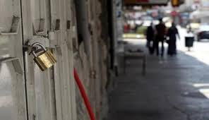 المخيمات الفلسطينية في لبنان تشهد إضراباً شاملاً رفضا لـ "قانون القومية" العنصري