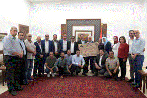 الرئيس يؤكد أهمية الدعم الشعبي في التصدي للمؤامرات الهادفة للنيل من قضيتنا وتصفيتها