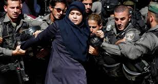 قوات الاحتلال تعتقل 6 مواطنين بينهم أم وابنتاها في طولكرم