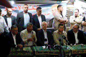 رئيس الوزراء من الخان الأحمر: سنستمر في المقاومة الشعبية وسنفشل مخططات صفقة القرن