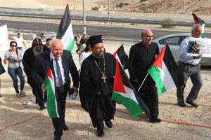 وفد من "العليا لمتابعة شؤون الكنائس" يتضامن مع أهالي الخان الأحمر