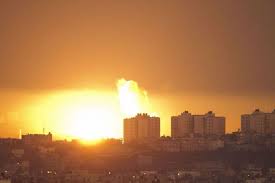 الطيران الحربي الإسرائيلي يقصف مواقع في قطاع غزة ويلحق أضرارا في الممتلكات